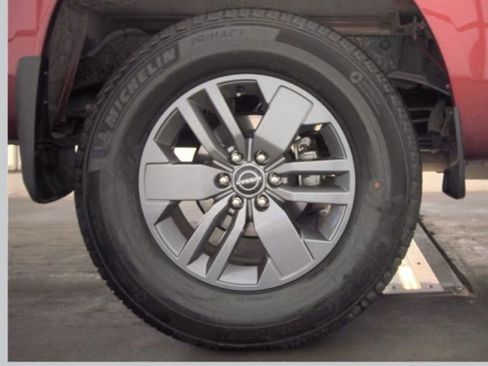 Used 2025 Nissan Frontier SV image 17