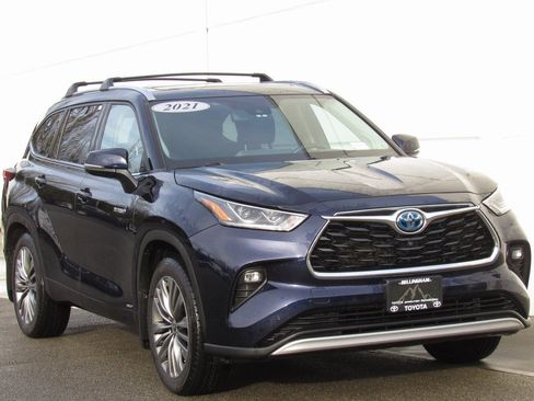 Certified 2021 Toyota Highlander Platinum image 2