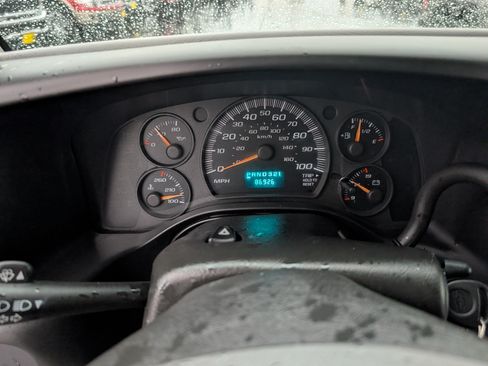 Used 2004 Chevrolet Express 2500 RWD image 16