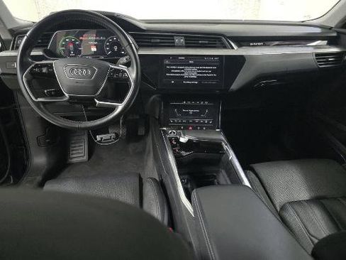 Used 2021 Audi e-tron Prestige w/ Prestige Package image 16