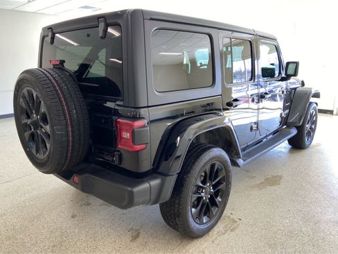 Used 2023 Jeep Wrangler Sahara w/ Cold Weather Group AWD/4WD image 8