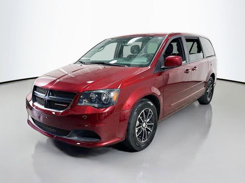 Used 2017 Dodge Grand Caravan SE FWD image 4