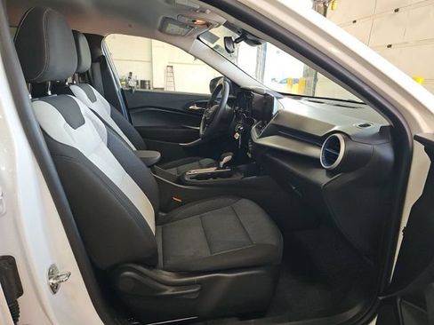 Used 2025 Chevrolet Trax LS FWD image 9