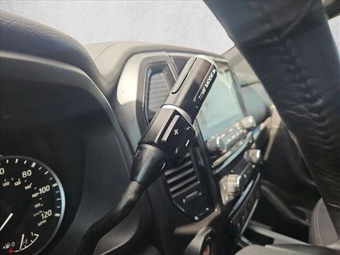 Used 2023 Nissan Titan SV w/ SV Convenience Package image 12