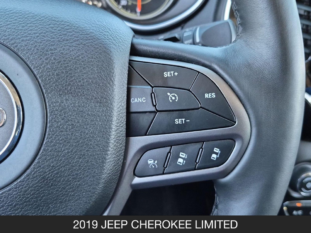 Used 2019 Jeep Cherokee Limited w/ Technology Group FWD image 15