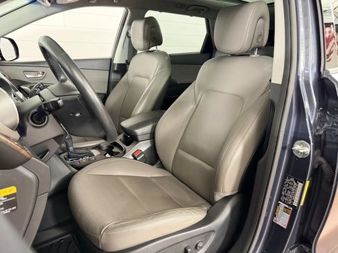 Used 2017 Hyundai Santa Fe AWD image 12