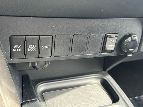 Certified 2017 Toyota RAV4 XLE w/ Carpet Mat Package AWD/4WD image 14