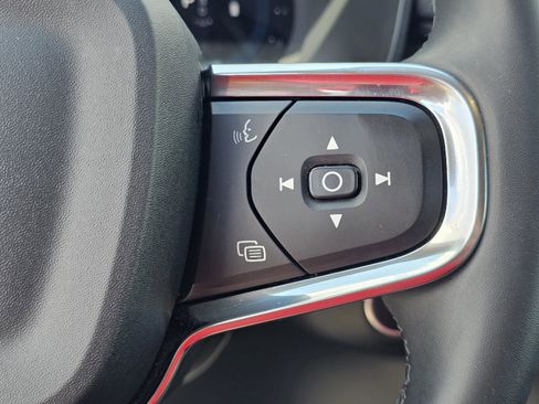 Used 2023 Volvo XC40 B5 Core image 20