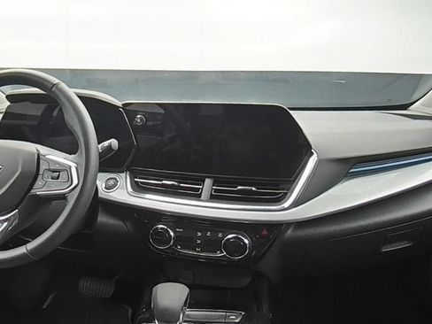 Used 2025 Chevrolet Trax LT w/ LT Convenience Package FWD image 20