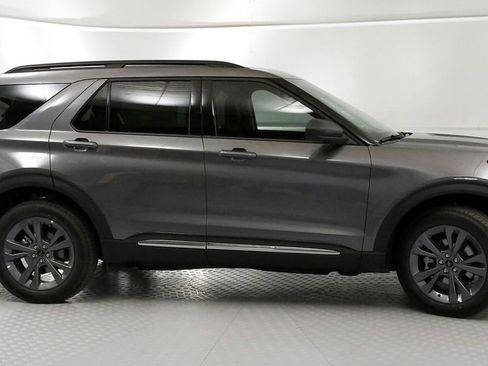New 2025 Ford Explorer Active w/ Active Comfort Package image 2