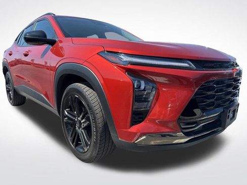 Used 2024 Chevrolet Trax ACTIV w/ Driver Confidence Package image 2