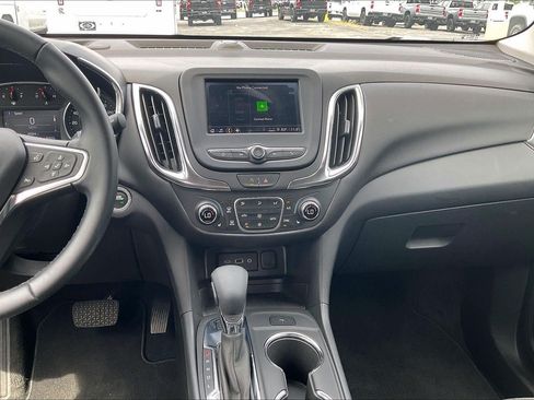 Used 2024 Chevrolet Equinox LT AWD/4WD image 6