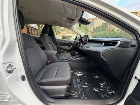 Used 2025 Toyota Corolla LE FWD image 20
