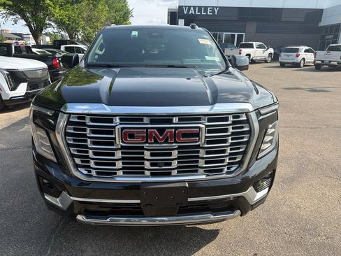 Used 2025 GMC Yukon XL Denali AWD/4WD image 10