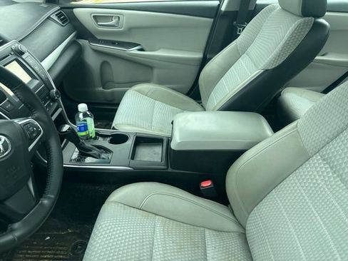 Used 2015 Toyota Camry SE FWD image 3