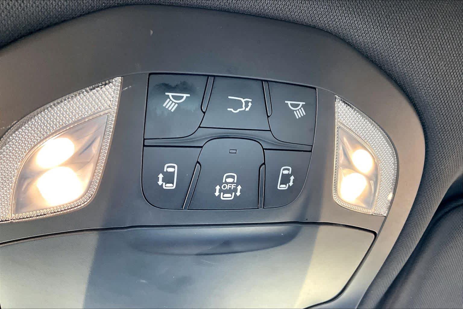 Used 2025 Chrysler Pacifica Limited FWD image 32