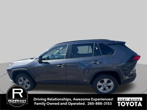 Used 2023 Toyota RAV4 XLE w/ Convenience Package AWD/4WD image 4
