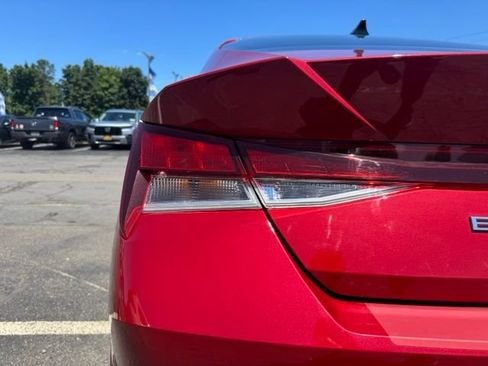 Used 2023 Hyundai Elantra SEL FWD image 9