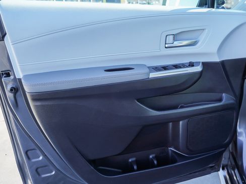 Used 2025 Toyota Sienna XLE image 20