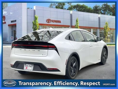 Used 2023 Toyota Prius LE image 6