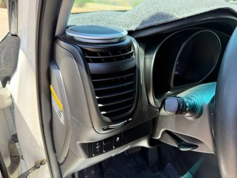 Used 2016 Kia Soul + FWD image 11