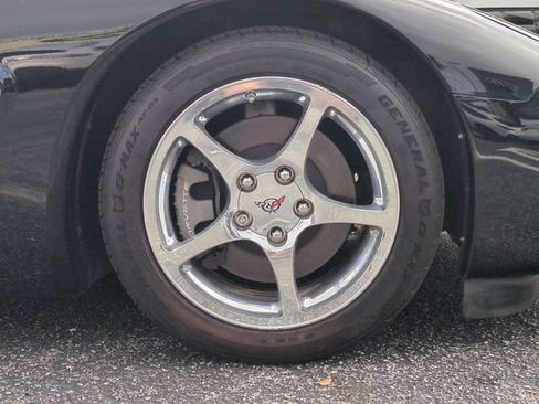 Used 2004 Chevrolet Corvette Convertible w/ Preferred Equipment Group image 25