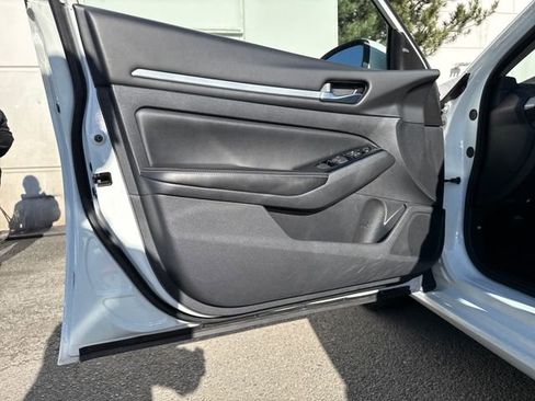 Used 2023 Nissan Altima 2.5 SV image 22