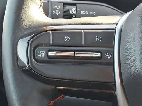 Used 2023 Chevrolet Colorado Z71 w/ Z71 Convenience Package 2 image 18