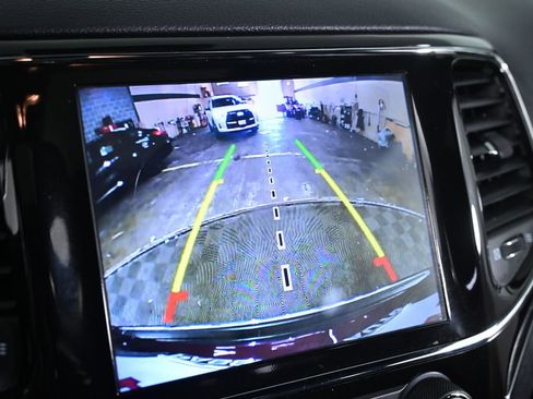 Used 2020 Jeep Grand Cherokee Limited w/ Premium Lighting Group image 19