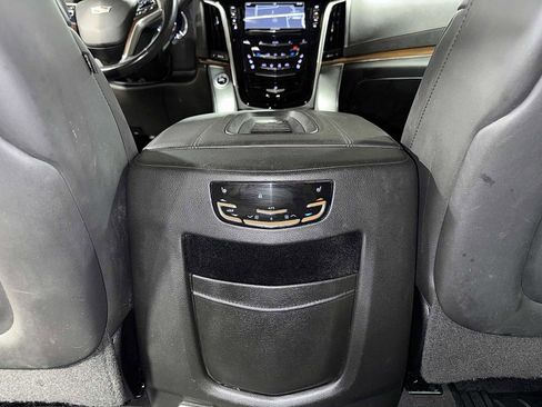 Used 2020 Cadillac Escalade ESV Luxury AWD/4WD image 30