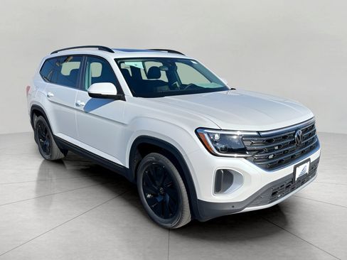 New 2026 Volkswagen Atlas SE image 1