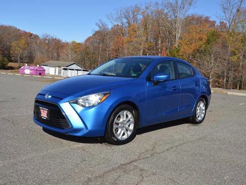 Used 2017 Toyota Yaris iA image 61