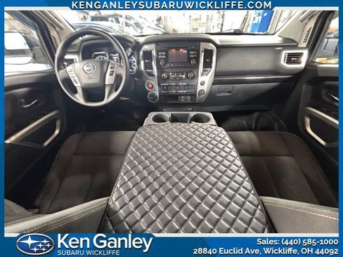 Used 2017 Nissan Titan SV AWD/4WD image 12