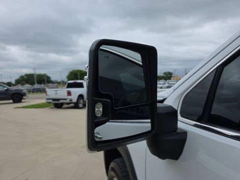 Used 2024 GMC Sierra 2500 Denali w/ Technology Package AWD/4WD image 8