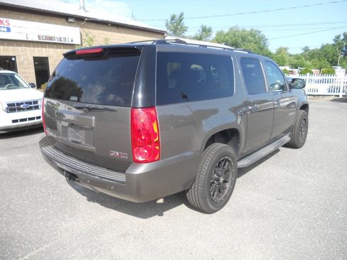 Used 2011 GMC Yukon XL SLT w/ SLT-2 Equipment Package AWD/4WD image 37