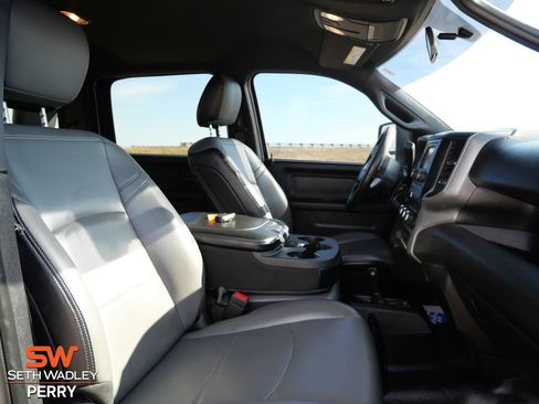 Used 2024 RAM 3500 Tradesman w/ Chrome Appearance Group image 15