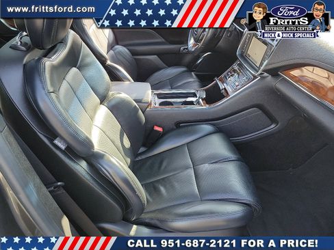 Used 2017 Lincoln Continental Select image 16