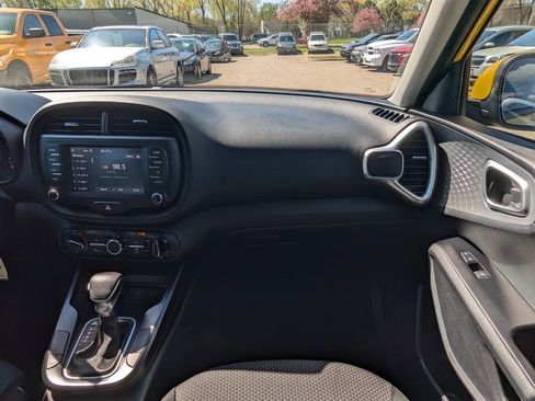 Used 2020 Kia Soul LX FWD image 17
