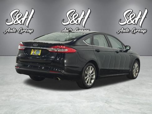 Used 2017 Ford Fusion SE image 25