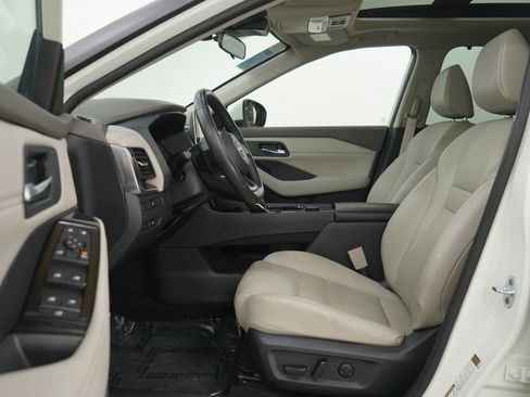 Used 2023 Nissan Rogue SV w/ SV Premium B Package image 18