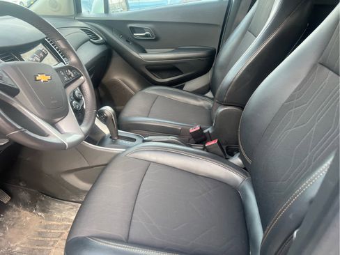 Used 2019 Chevrolet Trax LT w/ LT Convenience Package image 6