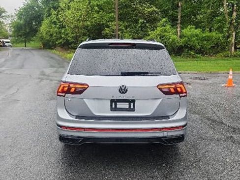 Used 2023 Volkswagen Tiguan SE R-Line FWD image 4