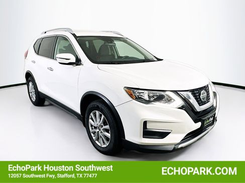 Used 2020 Nissan Rogue SV image 1