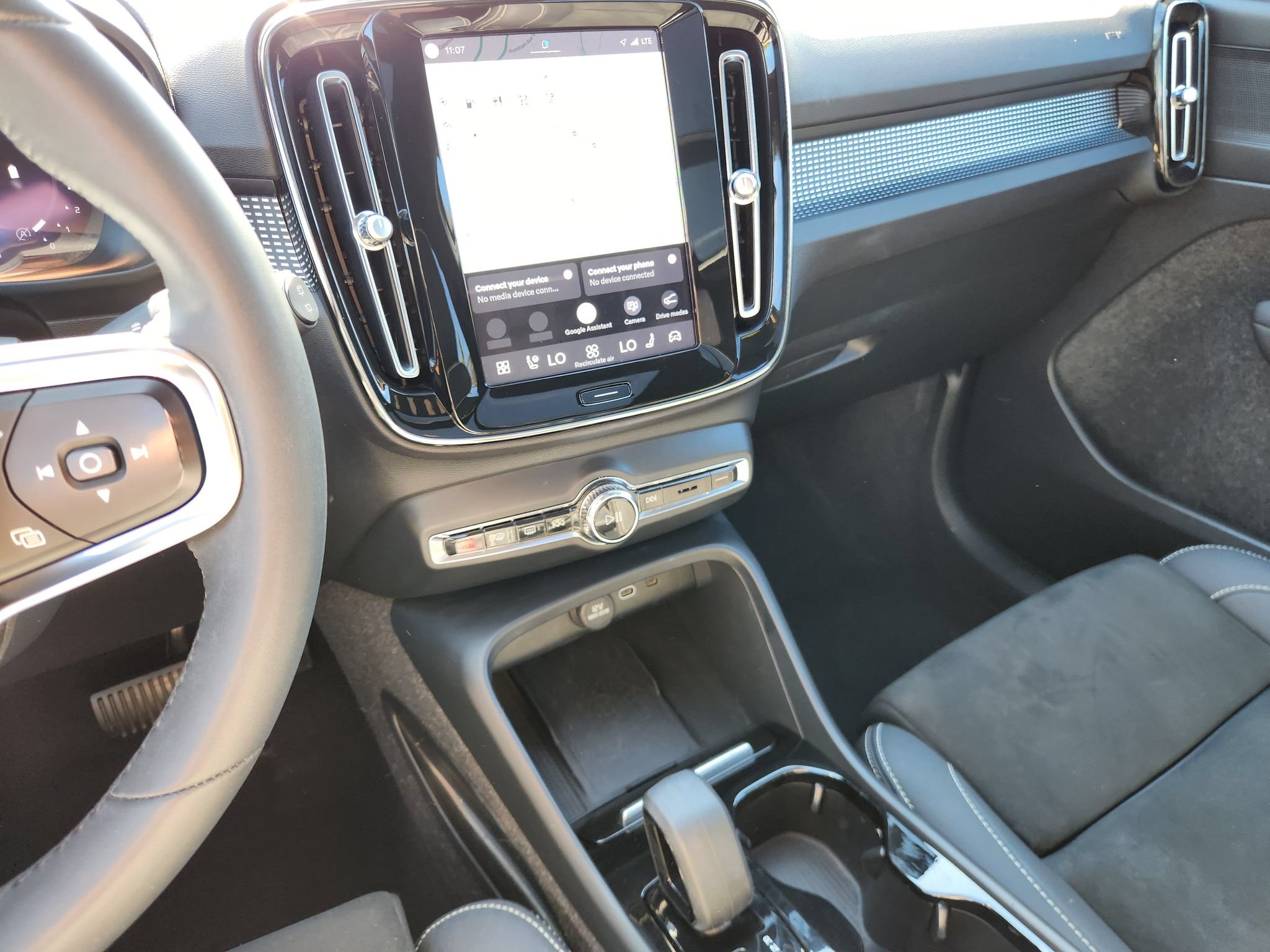 Used 2023 Volvo XC40 B5 Plus w/ Climate Package AWD/4WD image 31