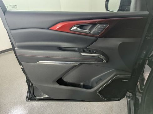 Used 2025 Chevrolet Traverse RS w/ LPO, Floor Liner Package image 9