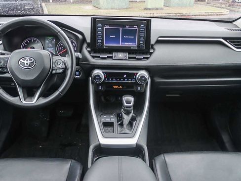 Used 2021 Toyota RAV4 XLE Premium image 11