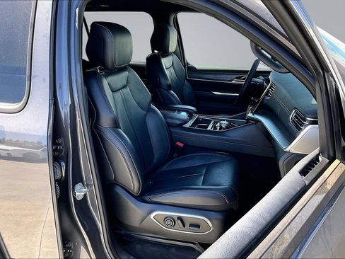 Certified 2024 Jeep Wagoneer L Series II w/ Flexible Seating Group AWD/4WD image 16