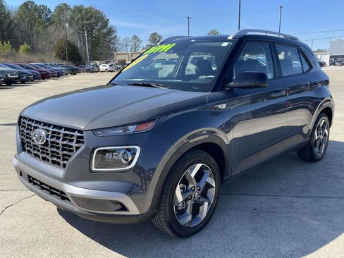 Certified 2025 Hyundai Venue Limited image 5