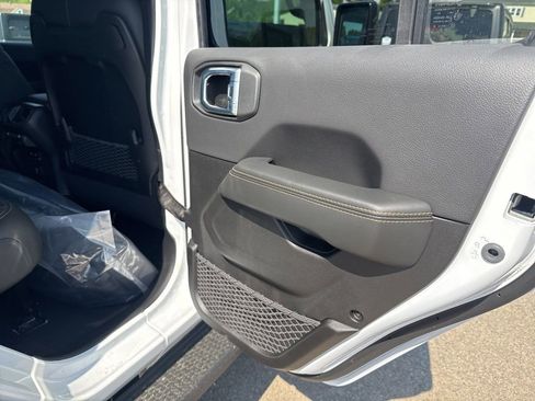 New 2026 Jeep Wrangler Unlimited Sahara AWD/4WD image 27