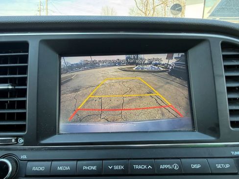 Used 2017 Hyundai Elantra SE image 19